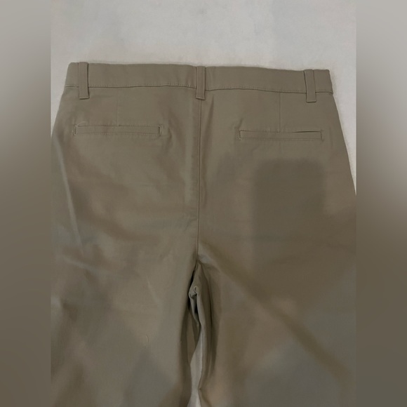 Amazon Essentials… Khaki Shorts… Size 16 Husky… 97% Cotton 3% Elastane - Picture 3 of 8